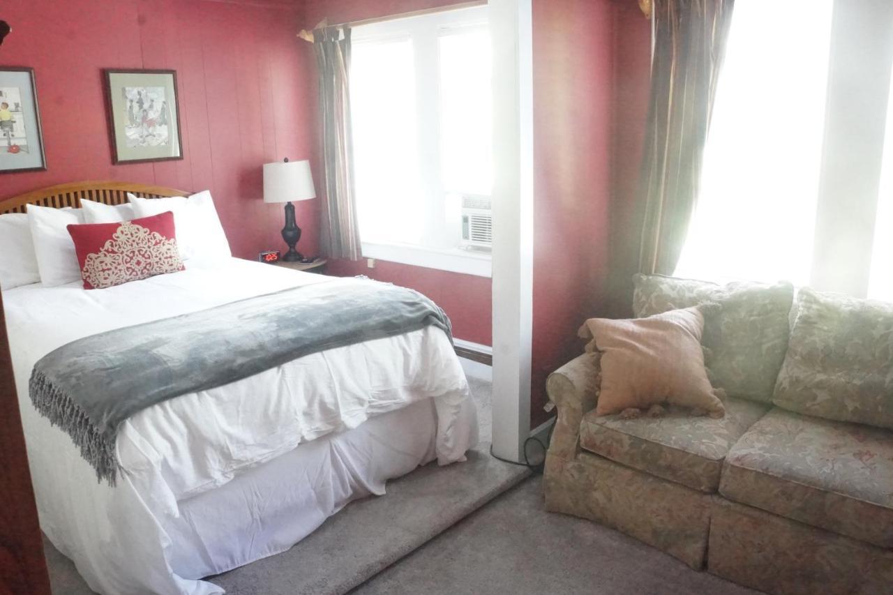 The Frogtown Inn Canadensis Exterior photo